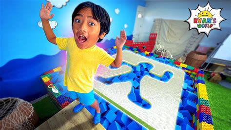 Jump Through IMPOSSIBLE Shapes! *CHALLENGE* .